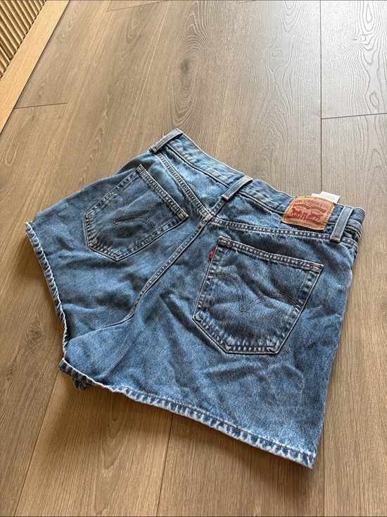 Levi's Pants - Levi’s Denim High Waited Mom Shorts Size 32